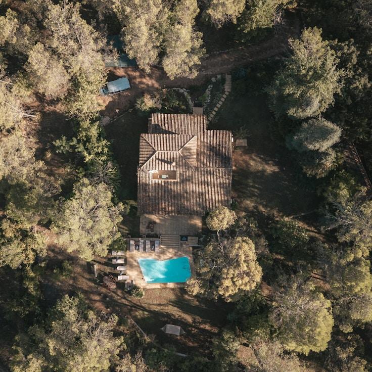 Outdoor terrace seating suitable for families in Paris